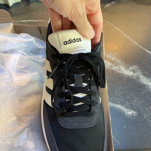 Adidas women’s run 70’s running shoe new in box size 10 - Picture 3 of 8